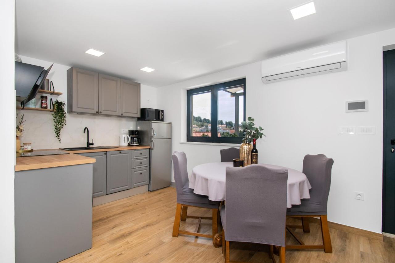 Apartmani Monika Zaboric Buitenkant foto